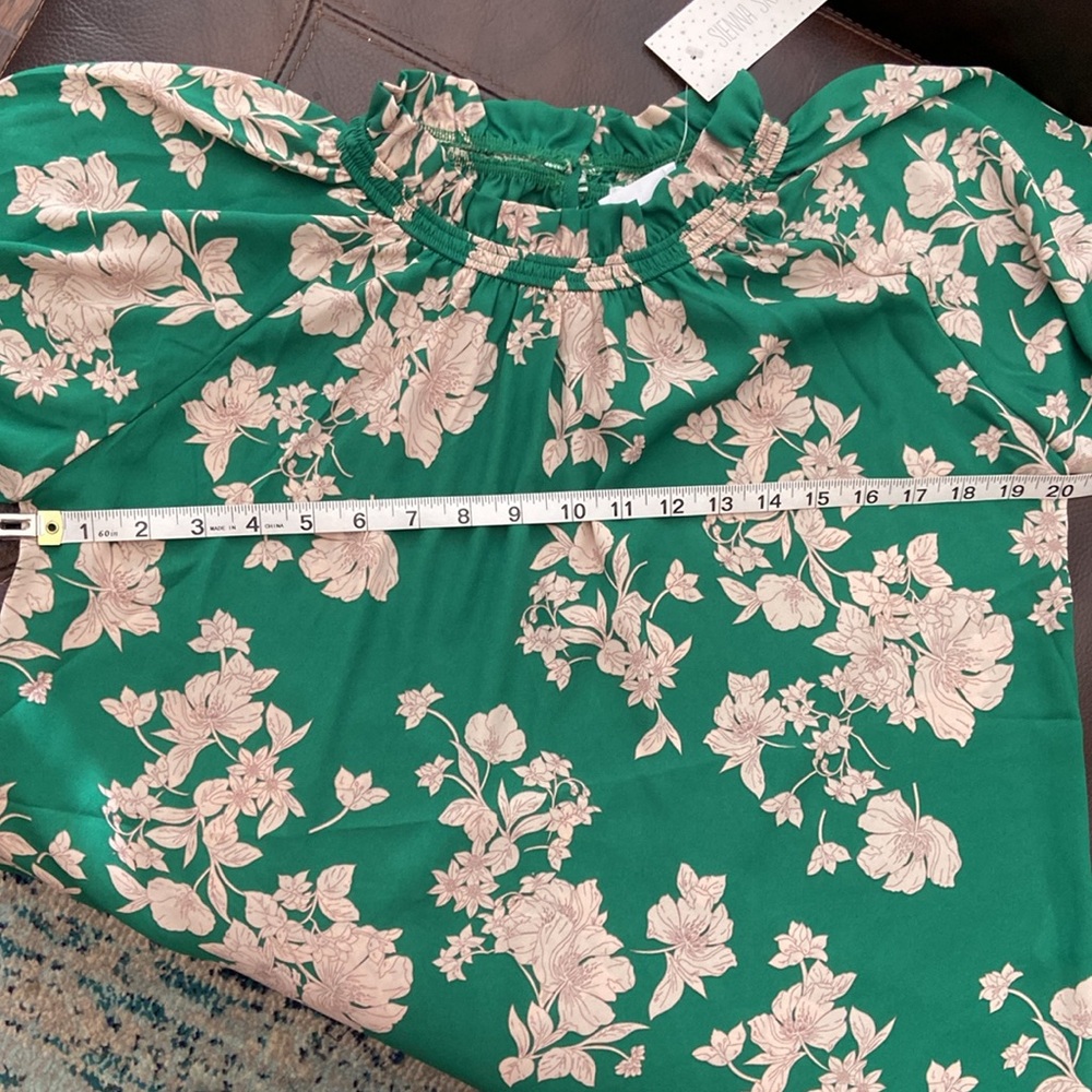 Sale! Beautiful green blouse with floral print, size S, by Sienna Sky. NWT - Picture 5 of 8